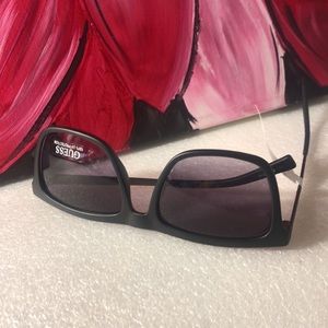 Guess 100% UV protection glasses